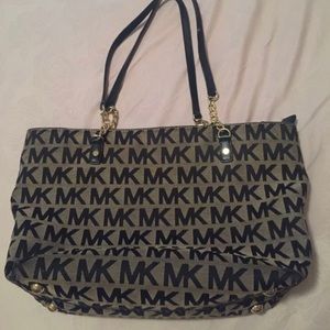 Micheal kors purse